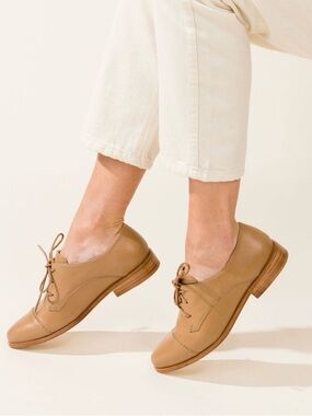 Nisolo Emilia Leather Cap Toe Oxfords – Almond – Size 10